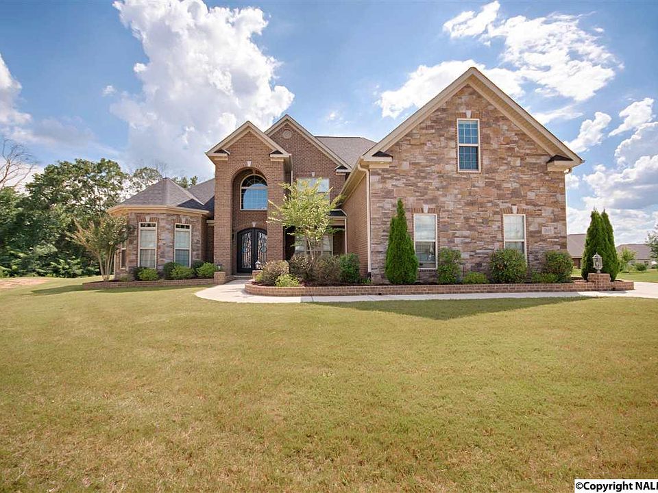 1st image of 201 Woodgrove Dr