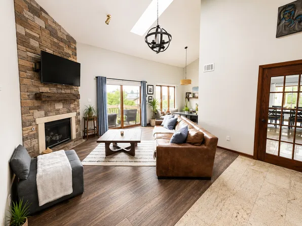 8952 Silverdale Dr #7B, Orland Park, IL 60462