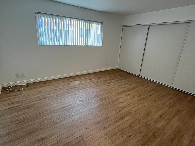 19142 Sherman Way #1 — Photo 9