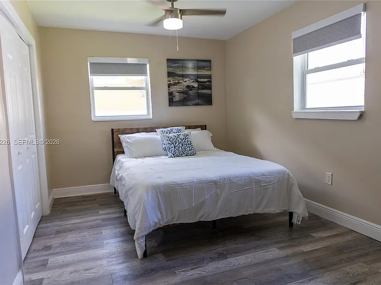 250 NW 14th Way — Photo 17