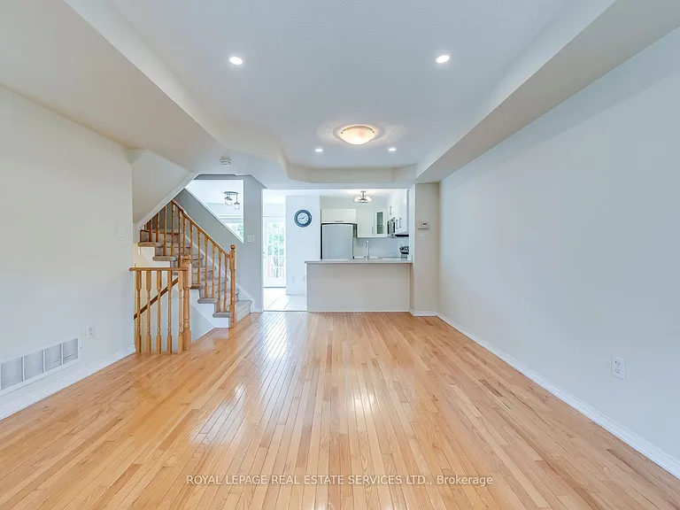 204 Roxton Rd — Photo 4