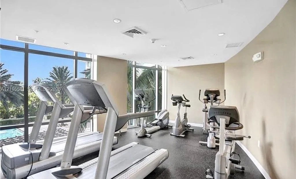 Duo Condominium East — Photo 4