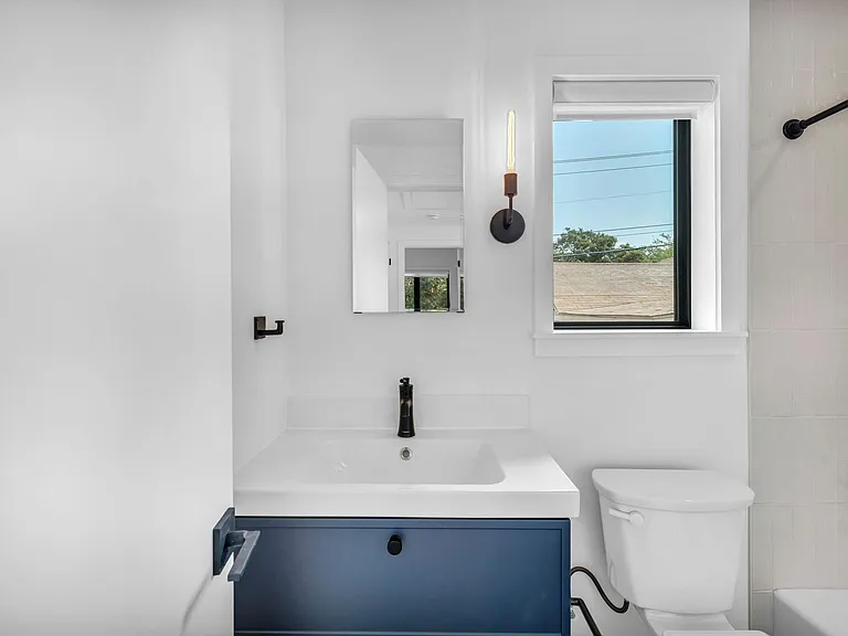 2403 Wilson St — Photo 10