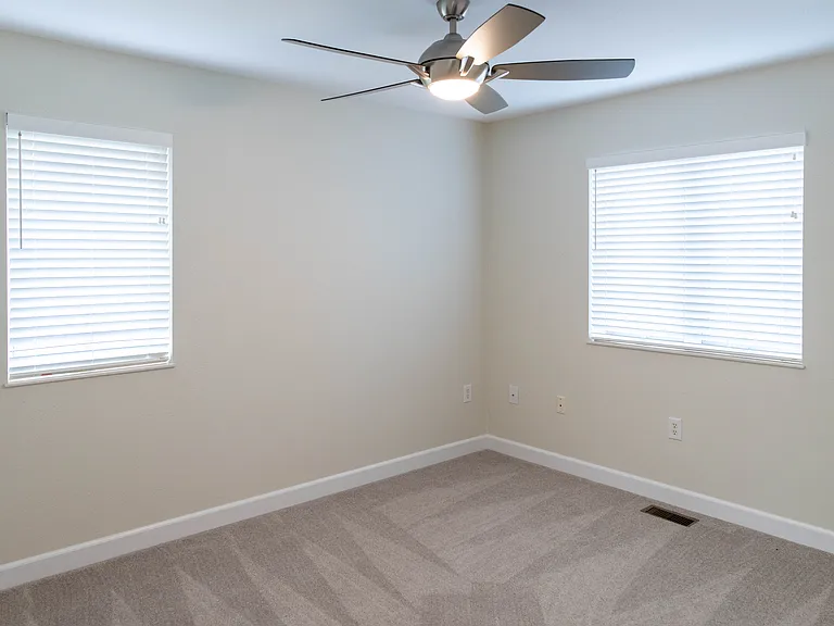 990 Hope Dr — Photo 15