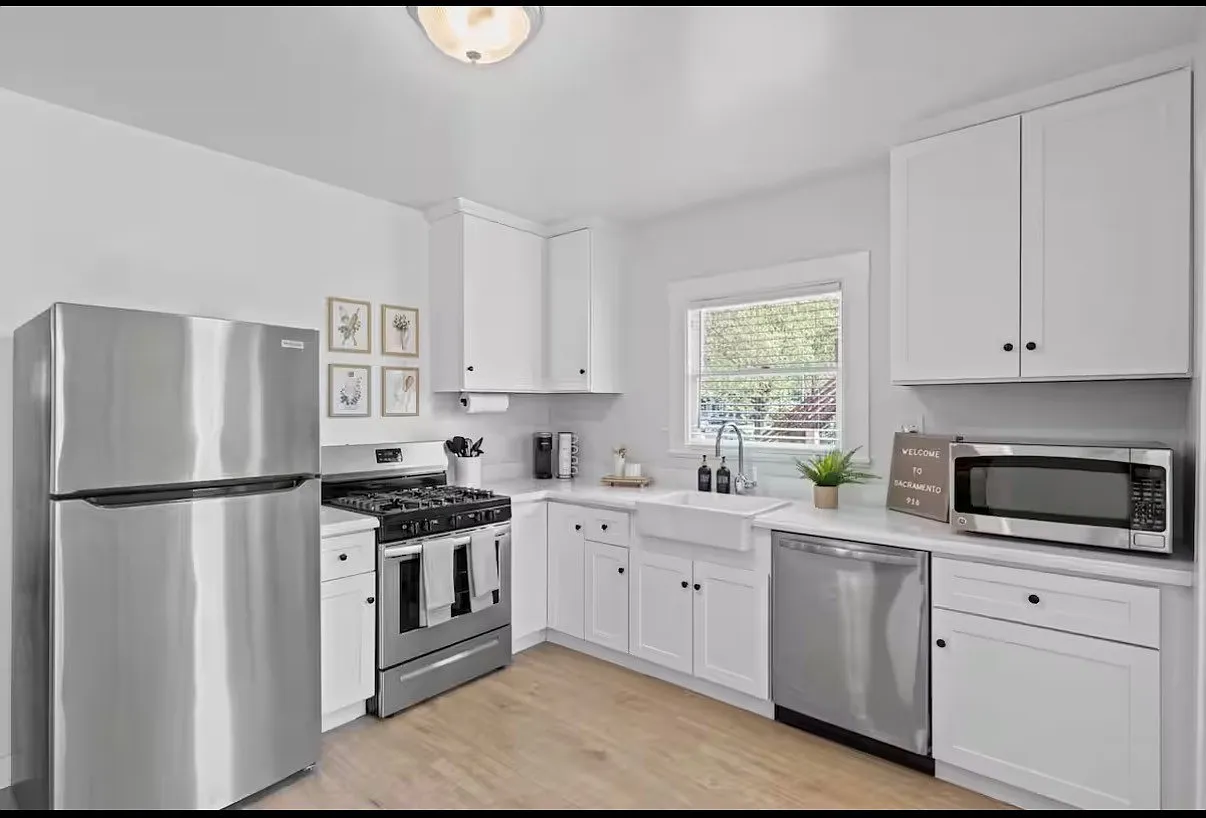 3 bed, 1000 sqft, $2,850 — Photo 1