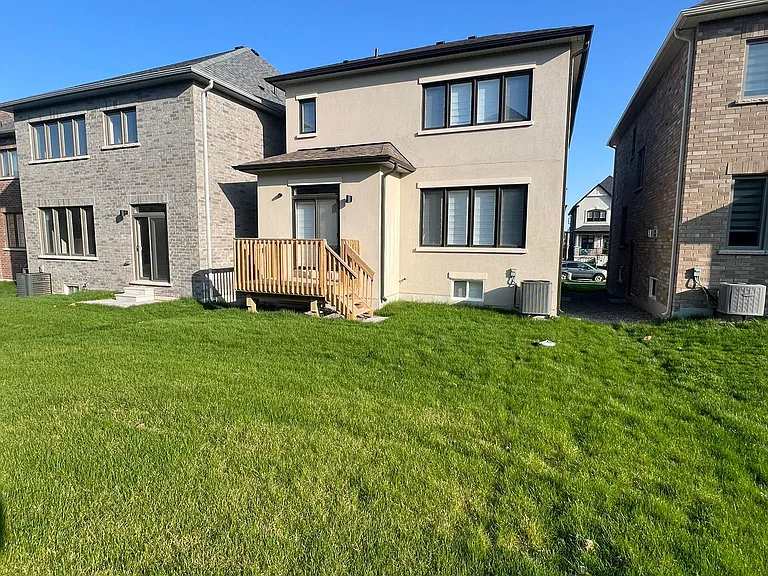 30 Northrop Ave — Photo 24