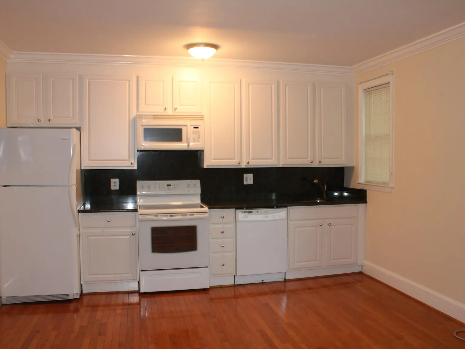 1 bed, 472 sqft, $2,190 — Photo 4