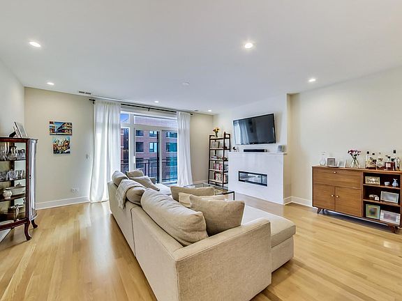 4th image of 1516 N Western Ave #3S