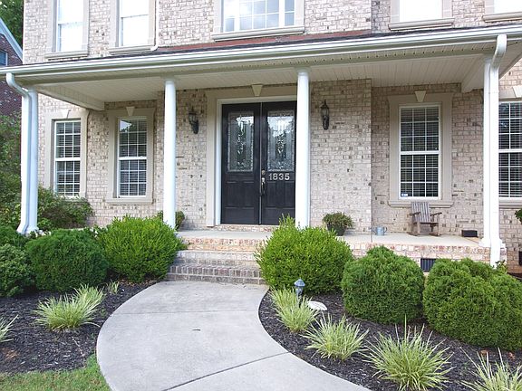 3rd image of 1835 Crossroads Dr
