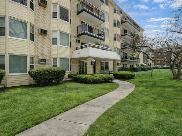 5510 Lincoln Ave Unit 101, Morton Grove, IL 60053