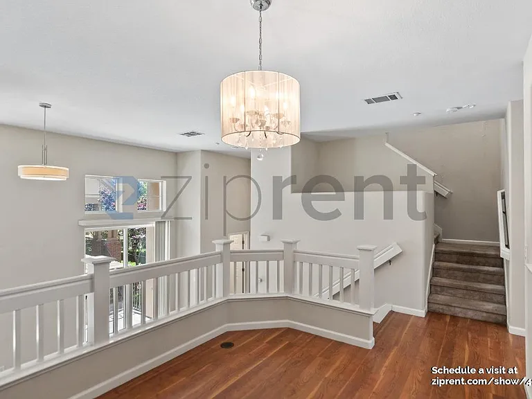 1076 Sapphire Ter — Photo 12
