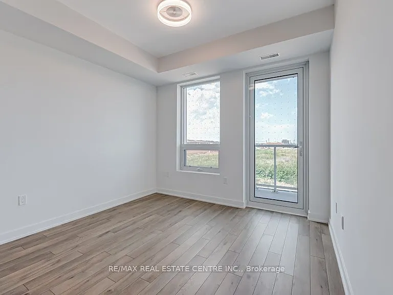1005 Dundas St E #238 — Photo 5