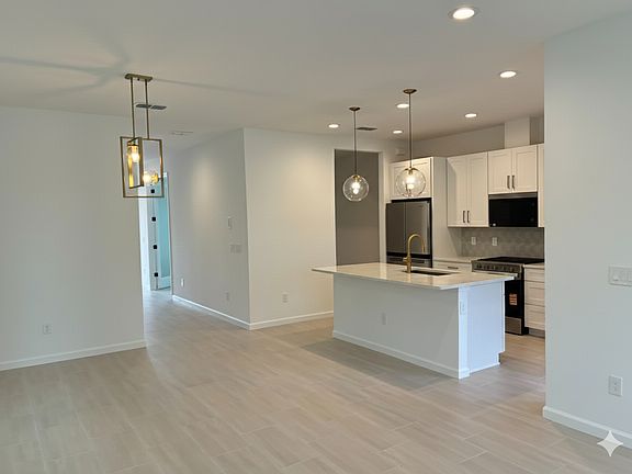 5th image of 2591 Long Pine Ave