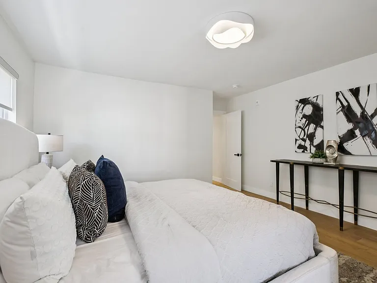 1824 Fairburn Ave — Photo 17
