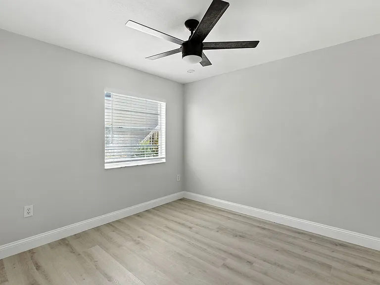 408 S Tampania Ave — Photo 33