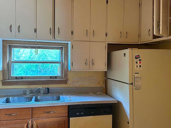 2nd image of 220 S Ellis St