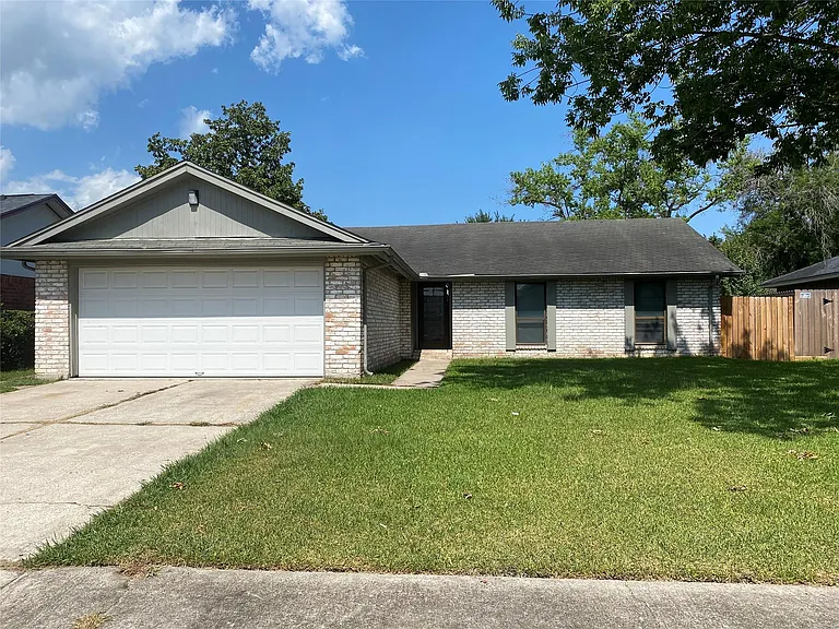 1330 Somercotes Ln — Photo 2