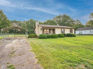 612 Dixie Dr, Hodges, SC 29653