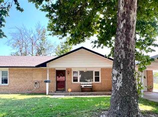 923 Robin Rd, Blackwell, OK 74631