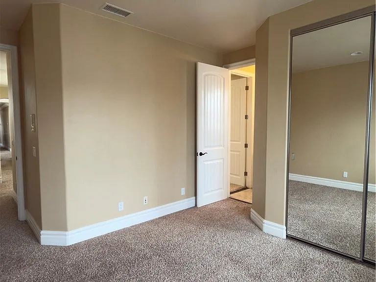 211 Chicago Ave — Photo 19