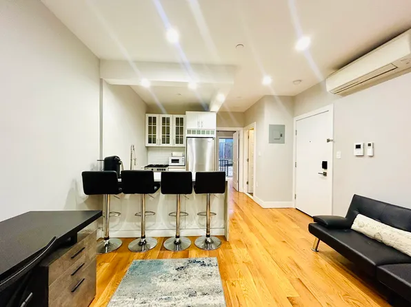 62 Somers Street image 3 of 16