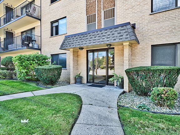 3rd image of 1441 E Thacker St APT 306