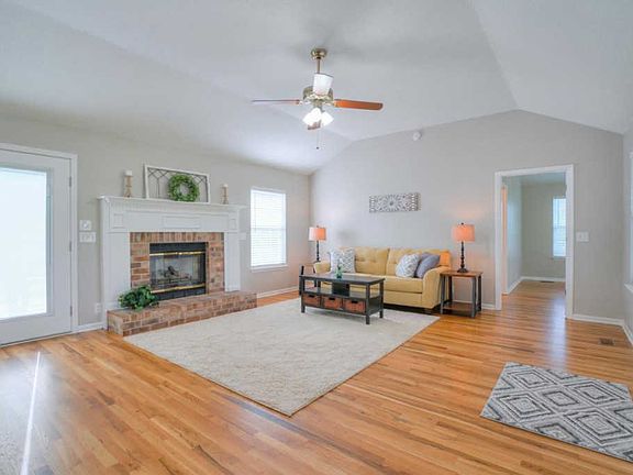 3rd image of 3415 Lakebrook Dr