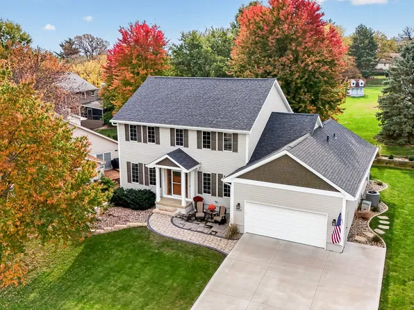2524 Country Side Pl, West Des Moines, IA 50265
