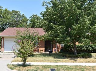 425 Sweetbriar Dr, Lewisville, TX 75067