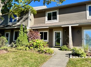 12 Overlook Dr, South Burlington, VT 05403