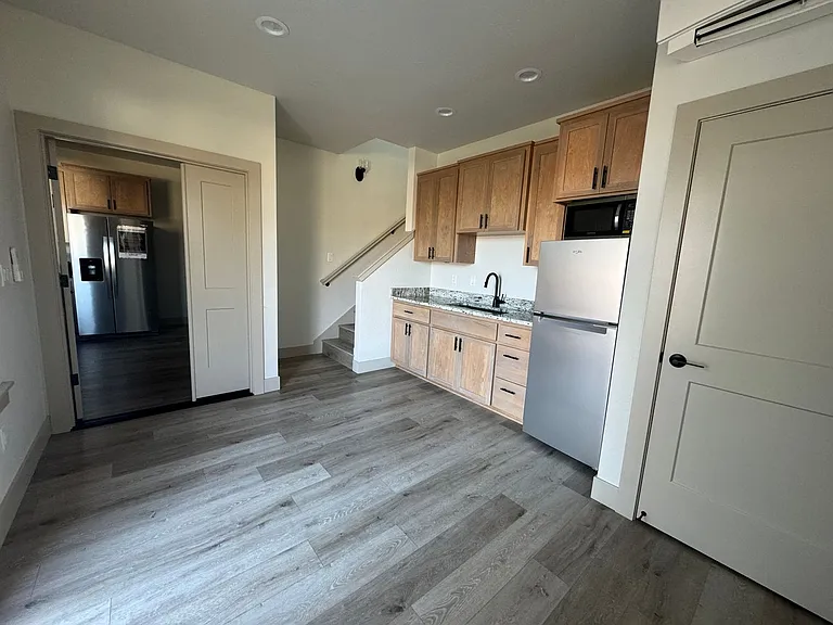166 N Mountain Ave #A — Photo 18