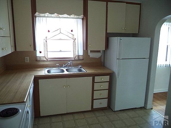 3rd image of 722 Henry Ave