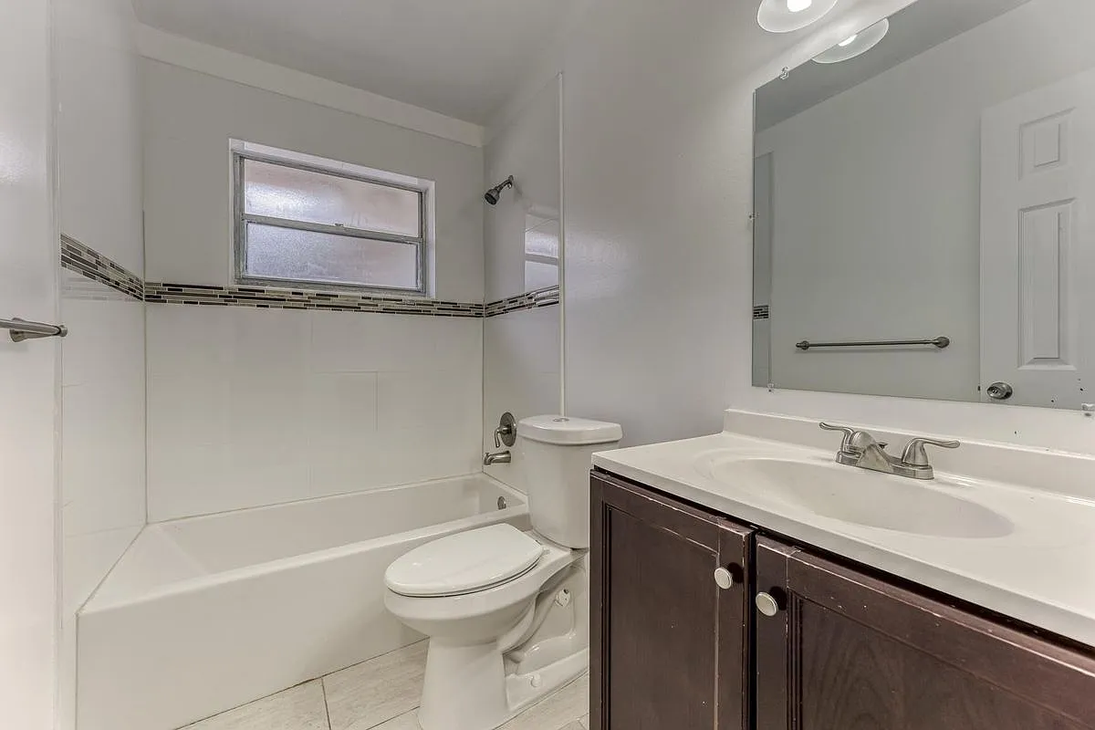 3 bed, 2.0 bath, 1222 sqft, $3,000 — Photo 4