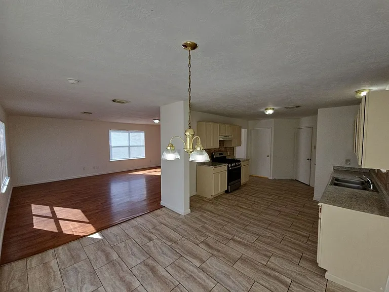 21802 Westfield Ridge Dr — Photo 3