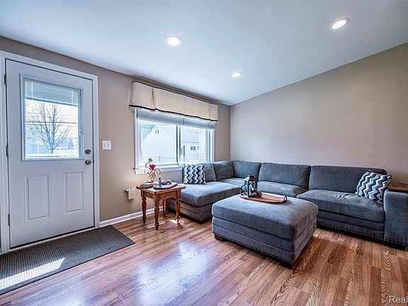 5th image of 3317 Normandy Rd