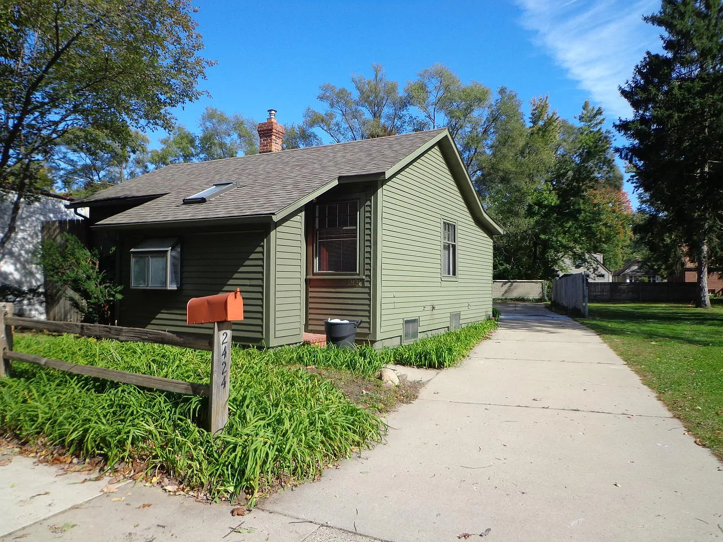 2424 Rochester Rd photo 1