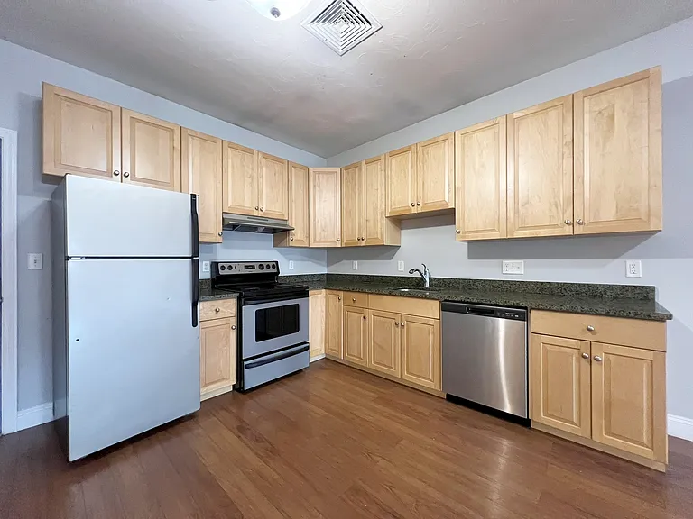 412 Washington St #210 — Photo 5