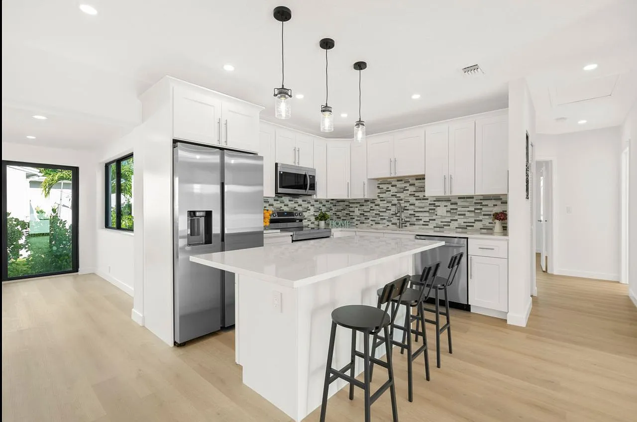 4 bed, 2.0 bath, 1409 sqft, $6,250 — Photo 3