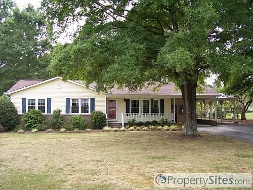 2000 sq ft on 1/2 acre in quiet part of eastern Concord.  Close to Hwy 49.
