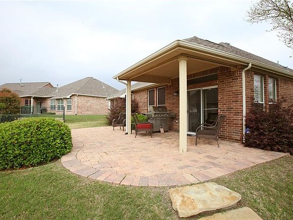 2nd image of 7529 Saint Petersburg Dr