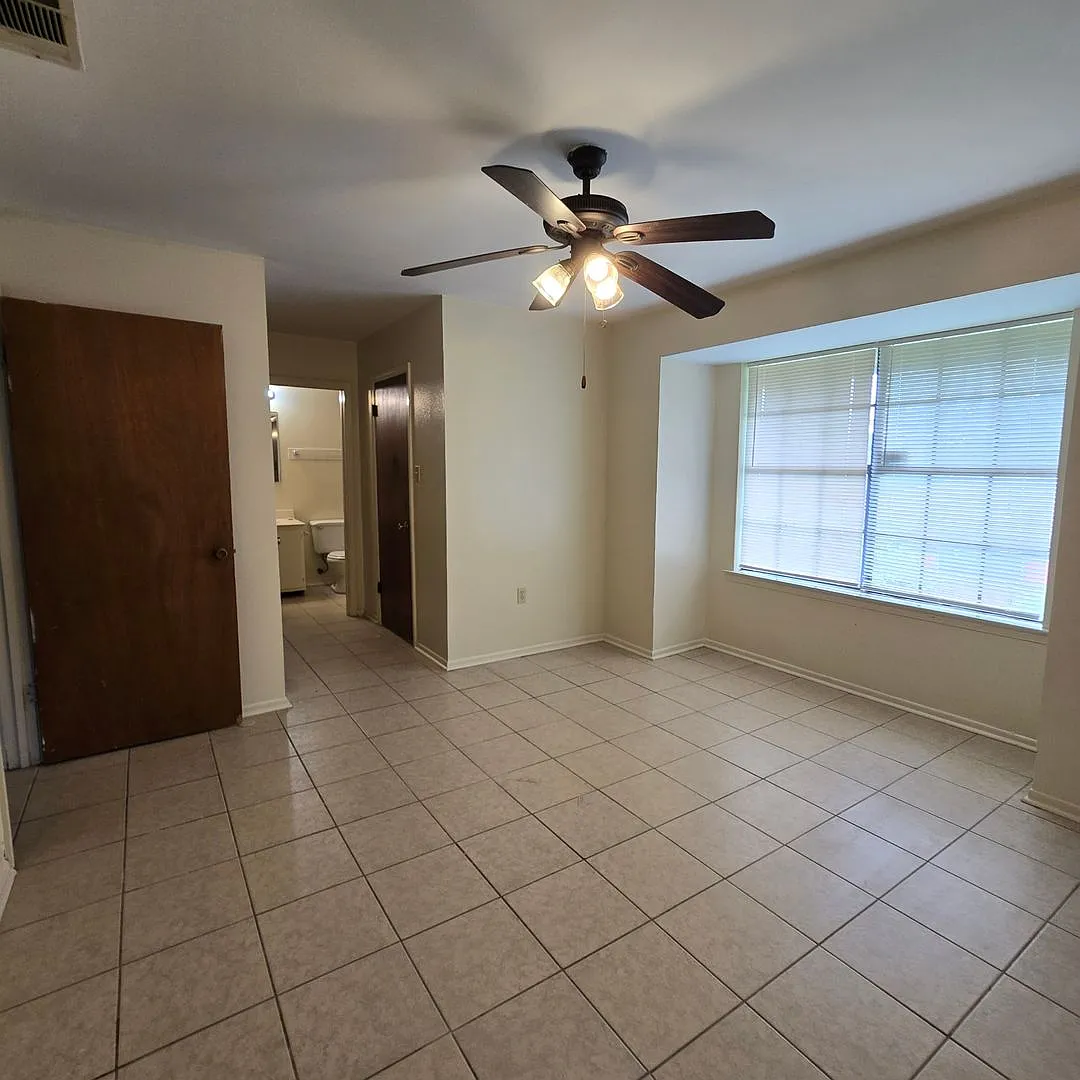 8556 Leake Ave — Photo 4