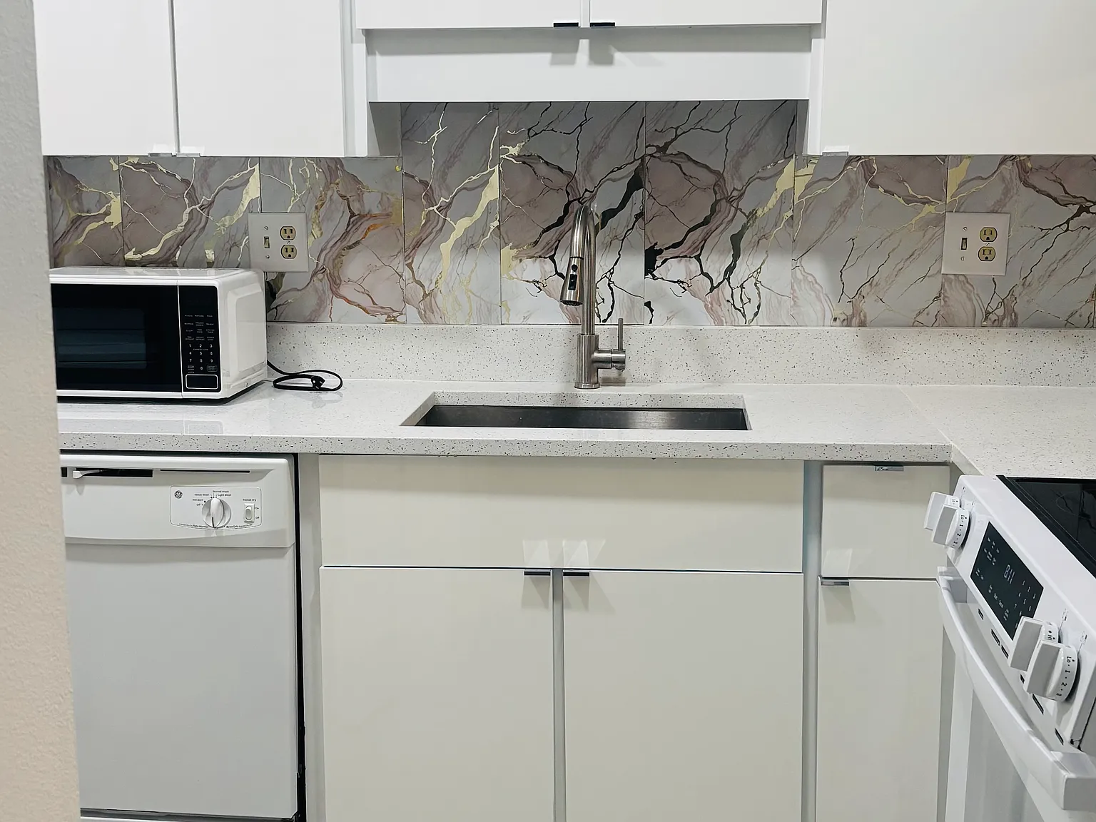 2 bed, 1000 sqft, $1,750 — Photo 2