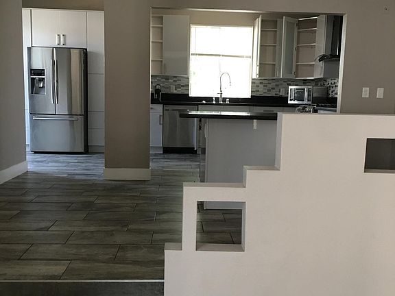 5th image of 4845 Elmwood Ave APT E