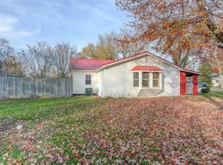 529 E Cedar St, Moweaqua, IL 62550