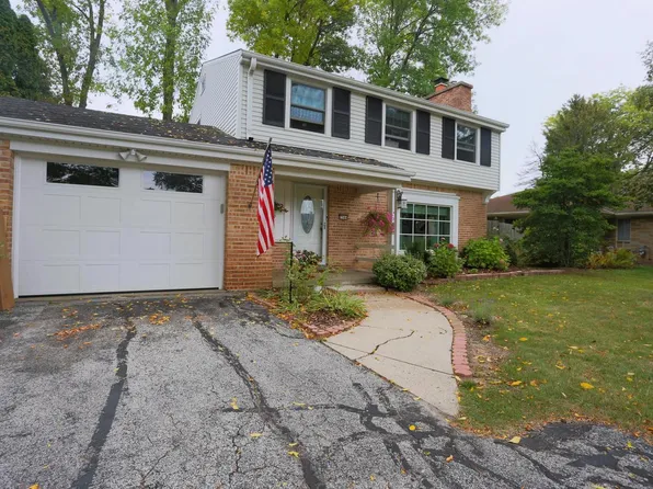 7544 N Navajo ROAD, Fox Point, WI 53217