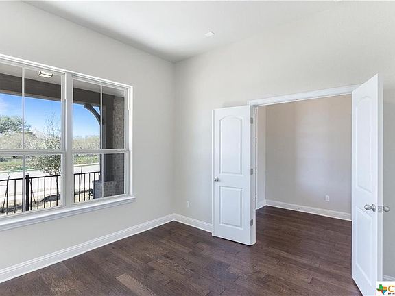 5th image of 917 Academy Oaks Dr