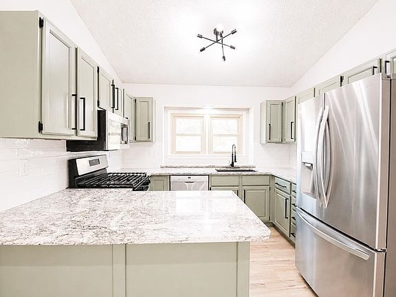 3rd image of 4612 S Elizabeth Ave