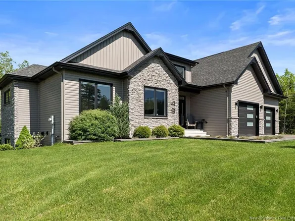 49 Chanterelle St, Moncton, NB E1H 0L5