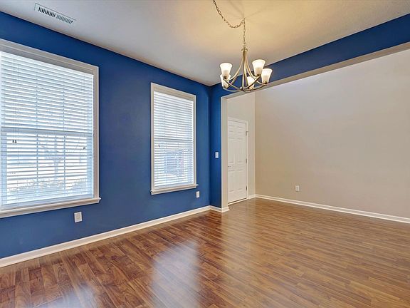 4th image of 3679 S Glasgow Cir
