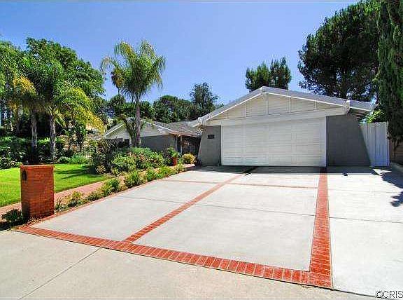 4th image of 4101 Aleman Dr
